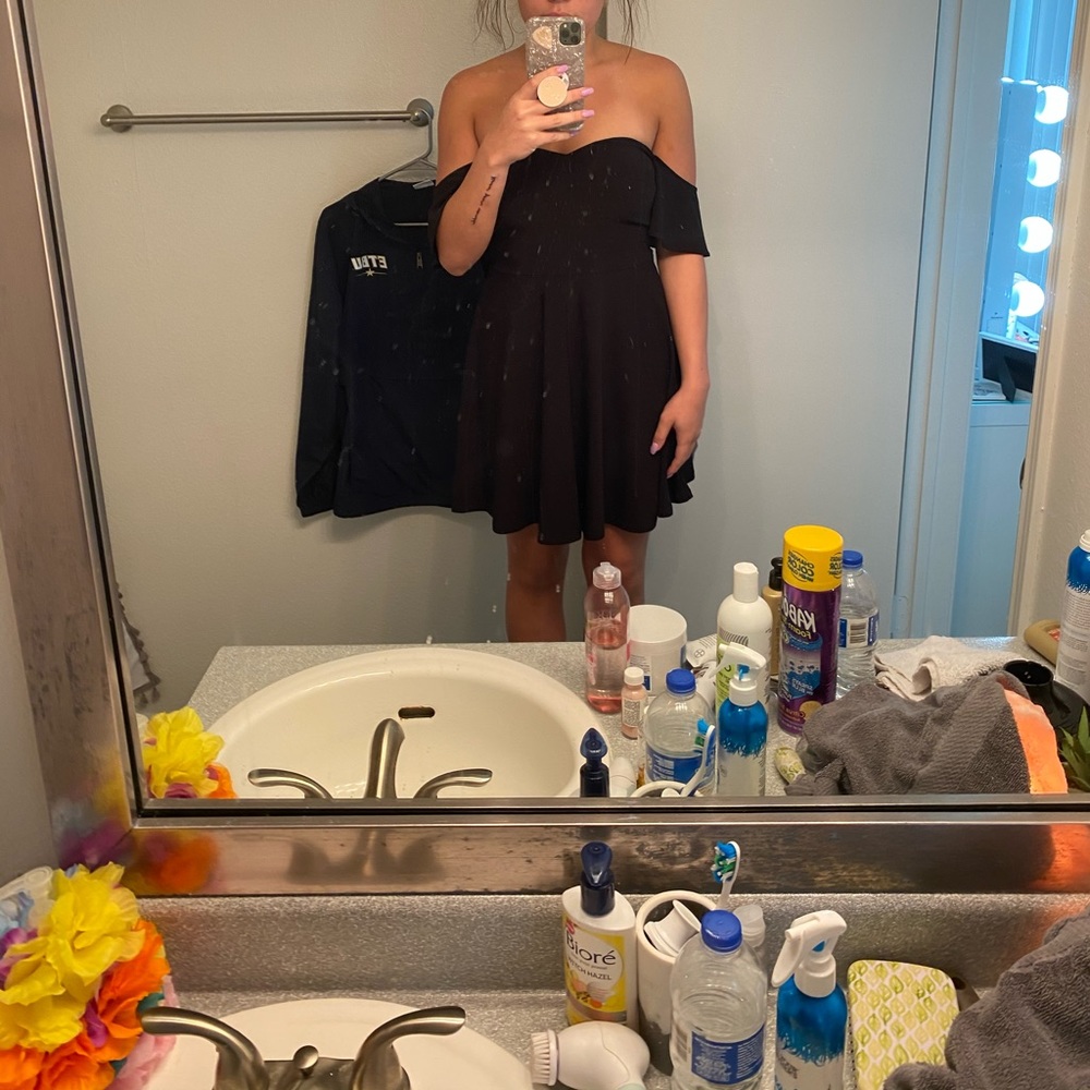Black off the shoulder dress 🖤
